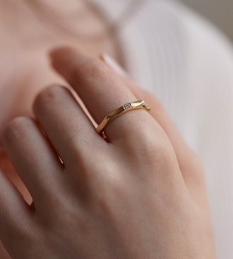 Tek Taşlı Konkav Yüzük