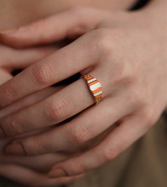 Turuncu Mineli Yüzük