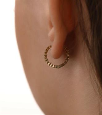 V Dizilim Halka Küpe