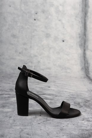 Kadın Açık Tekbant Siyah Topuklu Ayakkabı 