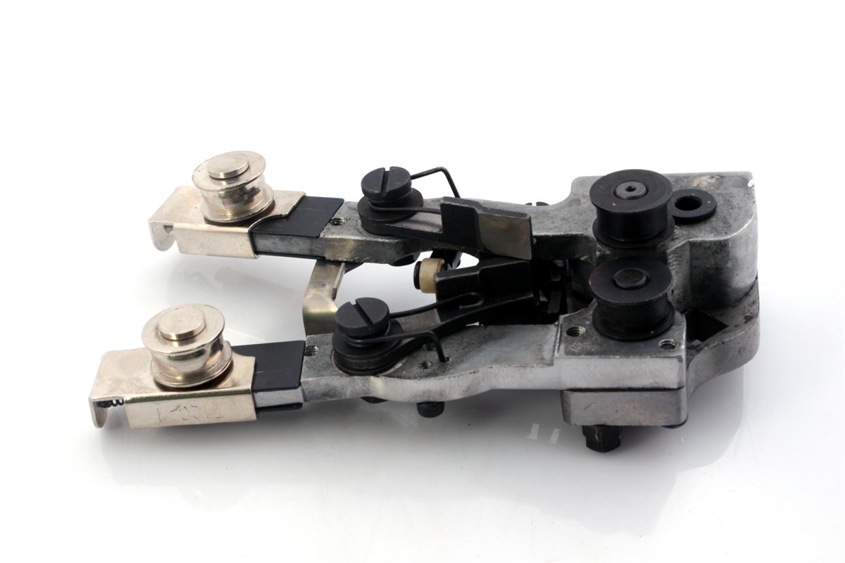 Eastman Dik Kesim Motoru Bileme Çatalı Komple