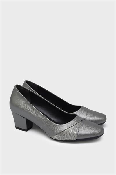 Beety Kadın Küt Burun Topuklu Ayakkabı Platin AKYN23.8625