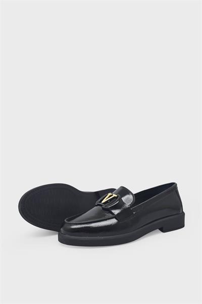 Beety Kadın Toka Detaylı Casual Deri Ayakkabı Siyah Rugan AKYN04.2121