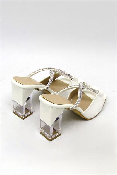 Kanuga Kadın Şeffaf Topuk Taş Detaylı Topuklu Sandalet Beyaz BB2022-48