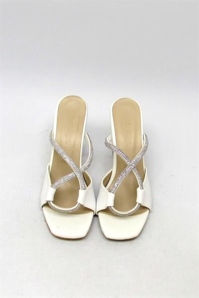 Kanuga Kadın Şeffaf Topuk Taş Detaylı Topuklu Sandalet Beyaz BB2022-48