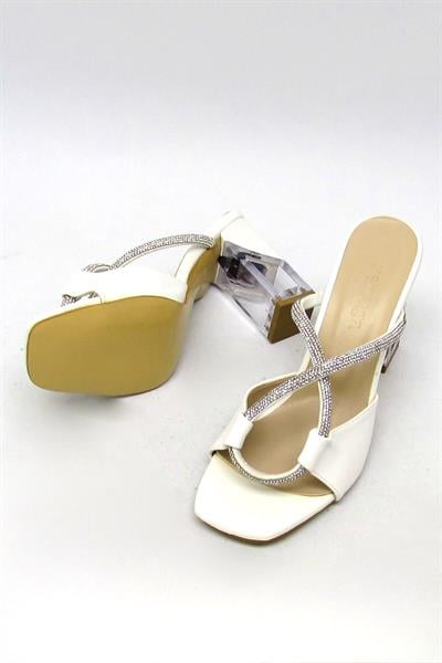 Kanuga Kadın Şeffaf Topuk Taş Detaylı Topuklu Sandalet Beyaz BB2022-48
