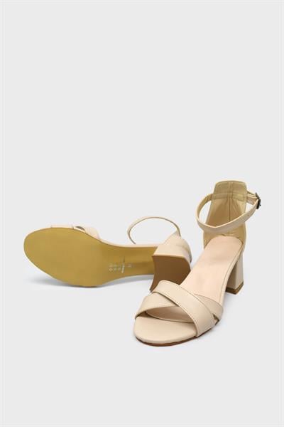 Kanuga Kadın Yazlık Topuklu Sandalet Bej BB2022-81