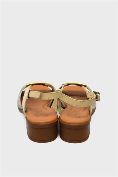 Venüs Kadın Yılan Desenli Topuklu Deri Sandalet Bej VNS24026020Y