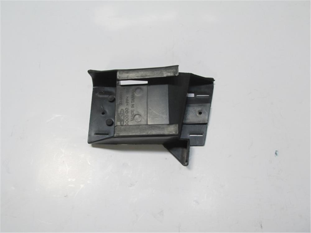 BMW 3 SERI- E36- SD/COUPE- 1991-1998- ÖN TAMPON İÇ BAĞLANTI BRAKETİ SAĞ TARAF (YAN KULAĞA TAKILAN)(PLASTİK)(TW