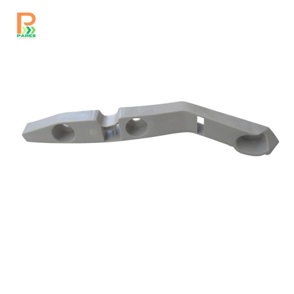 FORD FOCUS- SD/HB- 2005-2007- ÖN TAMPON İÇ BAĞLANTI BRAKETİ SAĞ TARAF (YAN KULAĞA TAKILAN) PLASTİK 