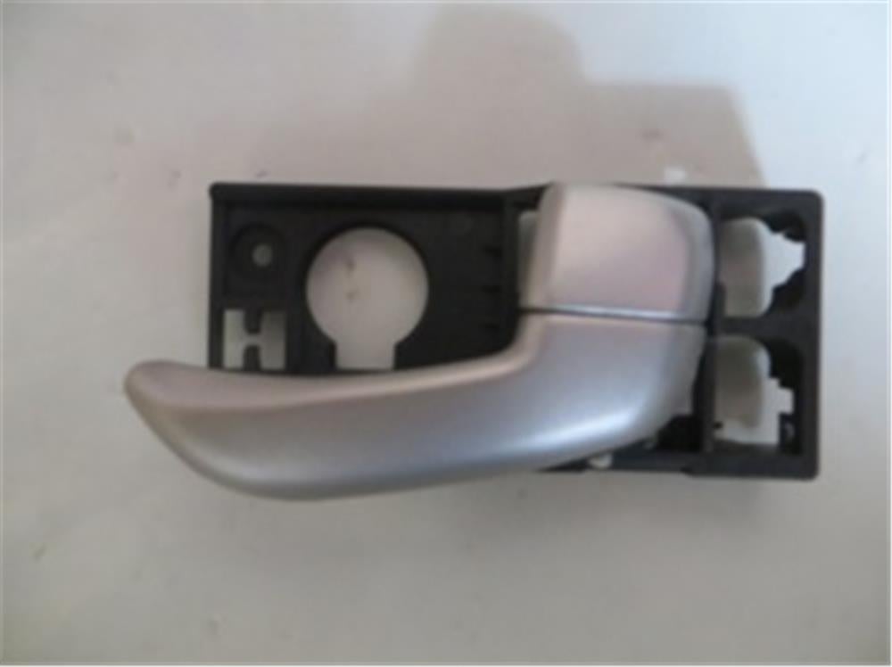 HYUNDAI I10- 08/11; ÖN KAPI İÇ AÇMA KOLU SAĞ TARAF GÜMÜŞ 