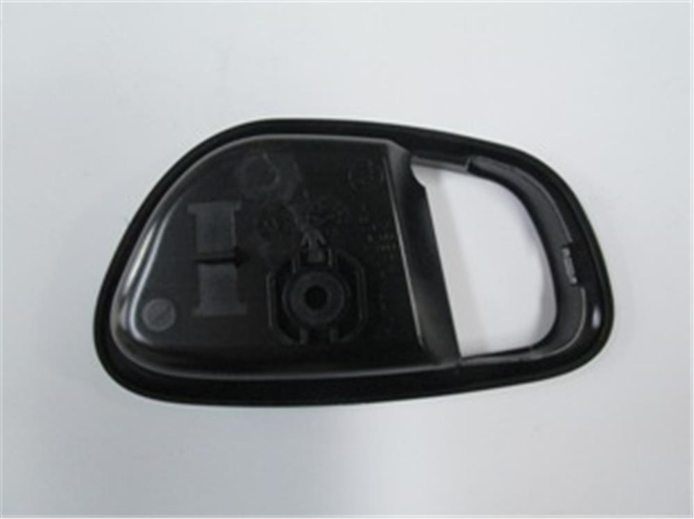 HYUNDAI I10- 08/11; ÖN KAPI İÇ AÇMA KOLU ÇERÇEVESİ SAĞ TARAF SİYAH