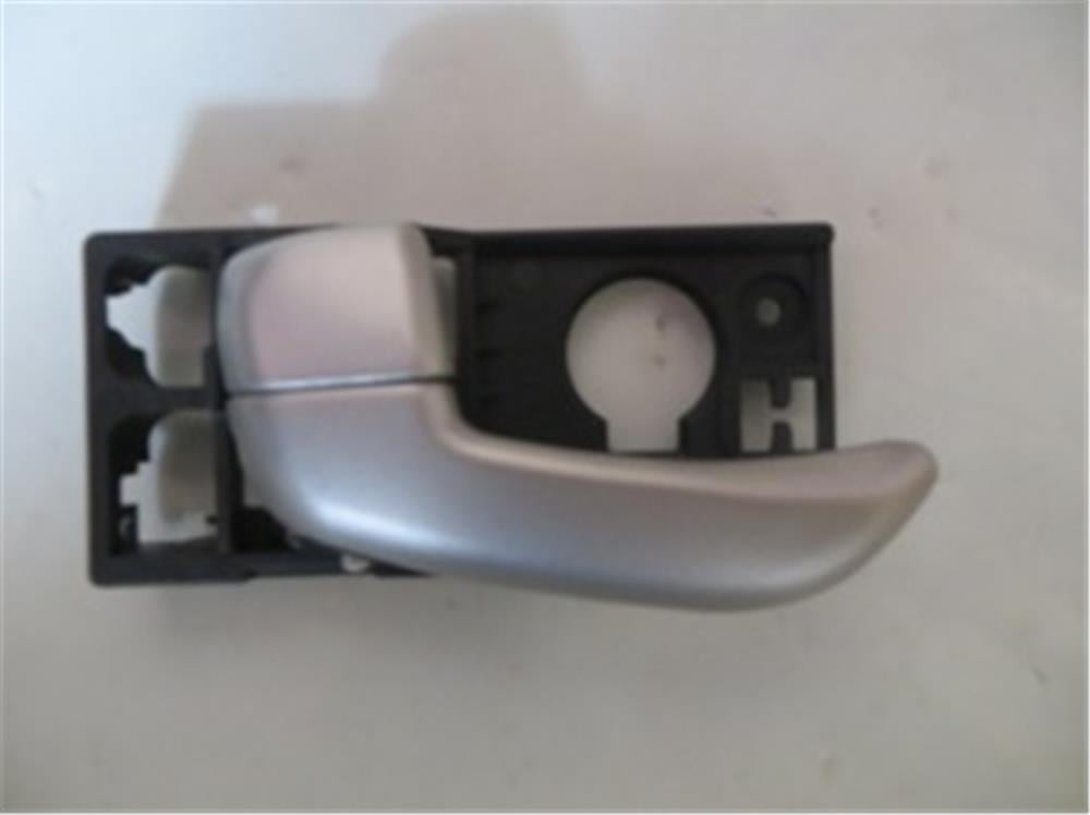HYUNDAI I10- 08/11; ÖN KAPI İÇ AÇMA KOLU SOL TARAF GÜMÜŞ 