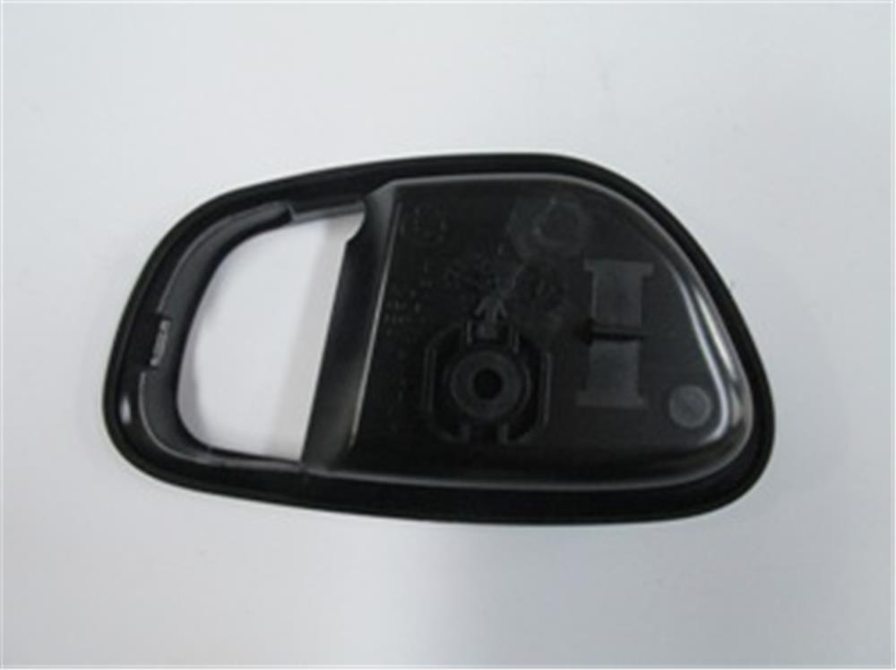 HYUNDAI I10- 08/11; ÖN KAPI İÇ AÇMA KOLU ÇERÇEVESİ SOL TARAF SİYAH