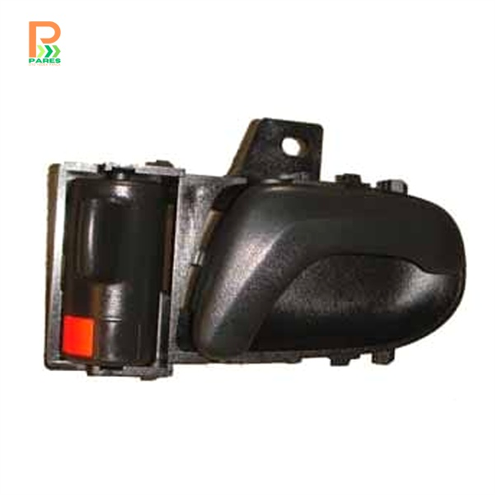SUZUKI SWIFT- SD/HB- 97/04; ÖN KAPI İÇ AÇMA KOLU SOL TARAF (İÇTEN KİLİTLEMELİ)