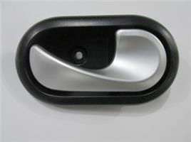 RENAULT CLIO- 2- SD/HB- 2005-2008- ÖN KAPI İÇ AÇMA KOLU SAĞ TARAF (ELCEĞİ GÜMÜŞ )