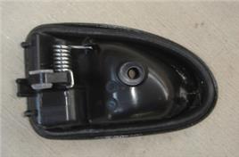 RENAULT MASTER- 1- 1997-2003- ÖN KAPI İÇ AÇMA KOLU SOL TARAF (PÜTÜRLÜ) (PLEKSAN)