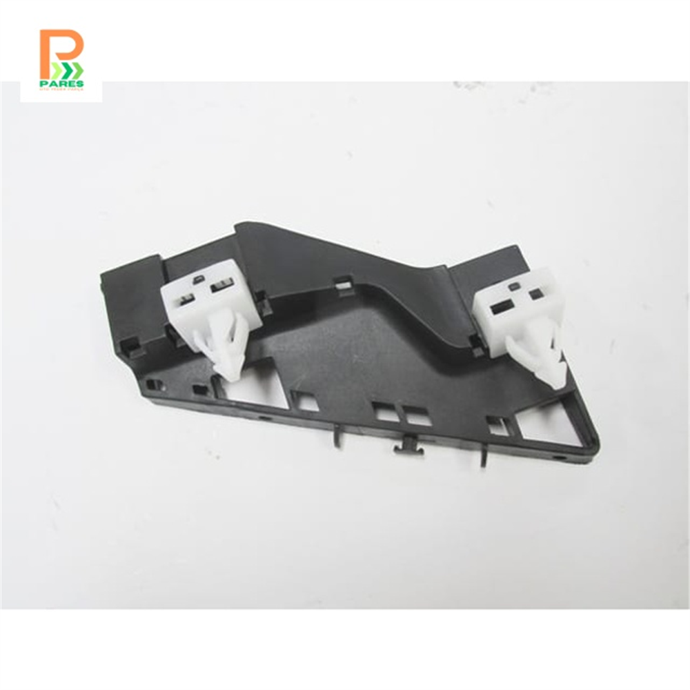 HONDA CIVIC- SD- 2004-2006- ARKA TAMPON BRAKETİ SAĞ TARAF (KLİPSLERİ İLE BİRLİKTE) 