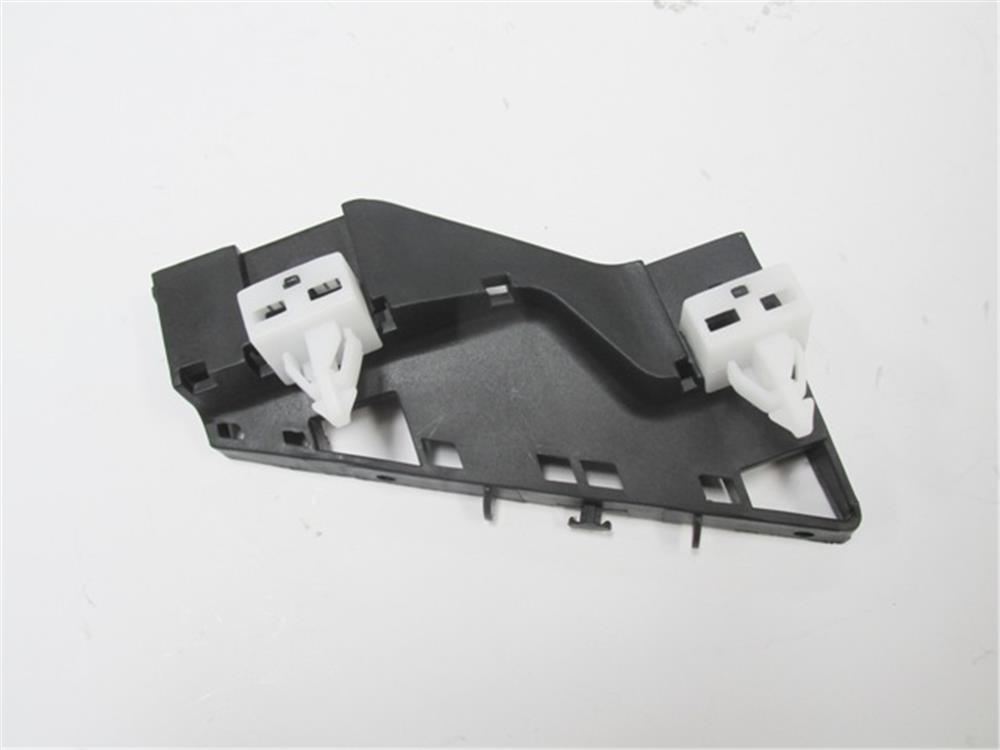 HONDA CIVIC- SD- 2004-2006- ARKA TAMPON BRAKETİ SAĞ TARAF (KLİPSLERİ İLE BİRLİKTE) 