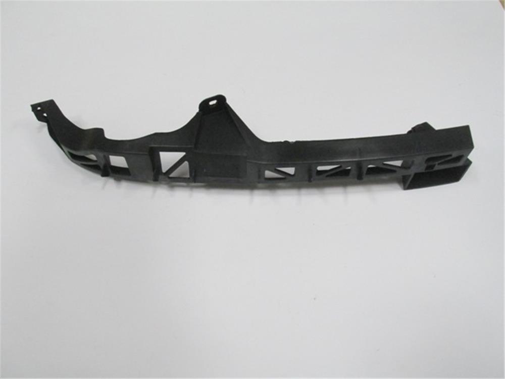 MAZDA 3- SD- 03/06; ÖN TAMPON BRAKETİ İÇ SOL TARAF (FAR ALTINA BAĞLANAN)