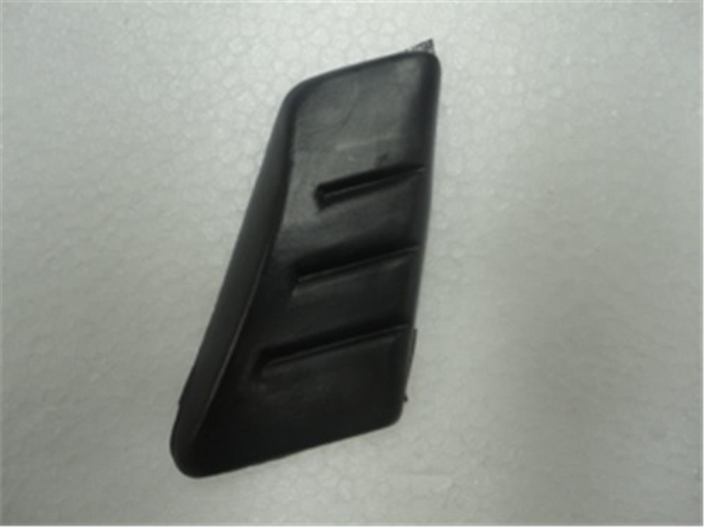 NISSAN SUNNY- B13- 90/94; ARKA ÇAMURLUK BANDI SOL TARAF ÇİZGİLİ TİP (YAPIŞTIRMALI)