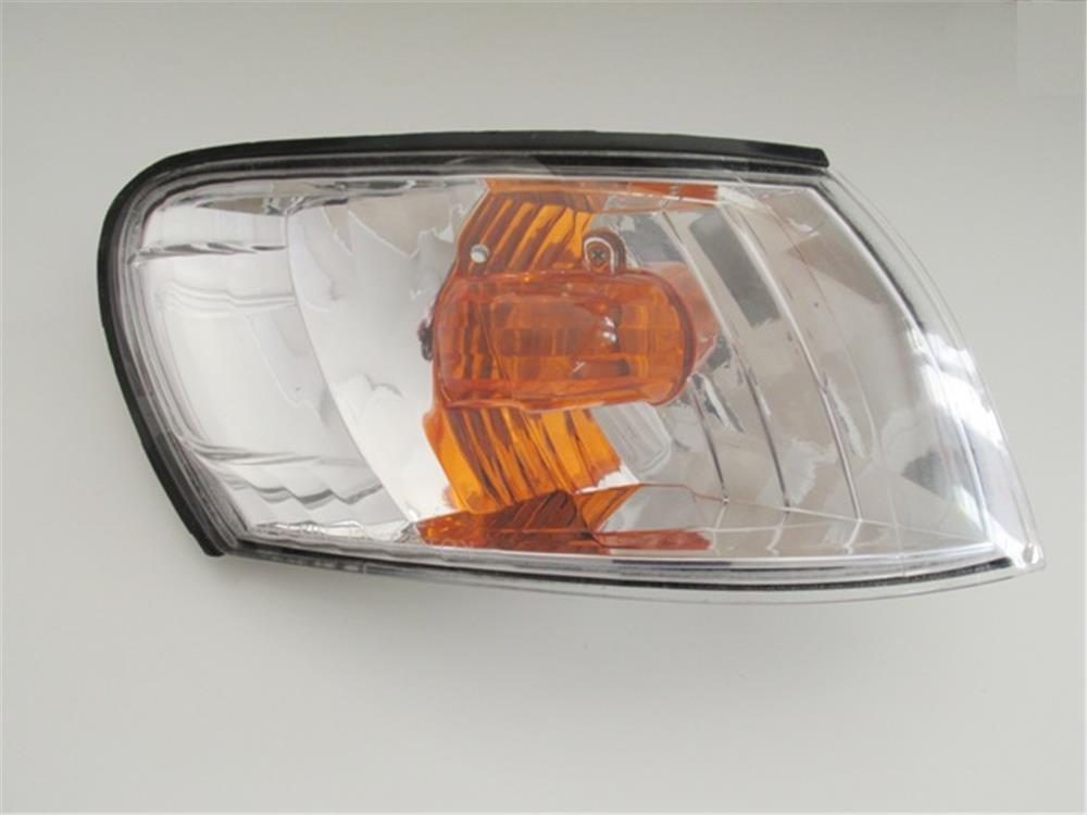 TOYOTA COROLLA AE101 93/98 MODIFIYE ÖN SINYAL SAĞ (ŞEFFAF CAMLI NIKELAJLI) (KOTO)