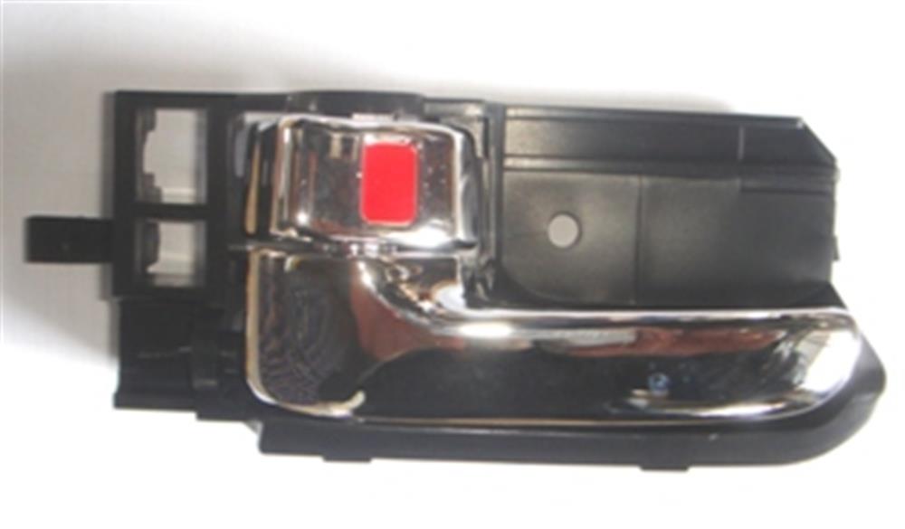 TOYOTA COROLLA- ZZE121- 02/06; ÖN KAPI İÇ AÇMA KOLU SOL TARAF (ELCEĞİ NİKELAJLI) 