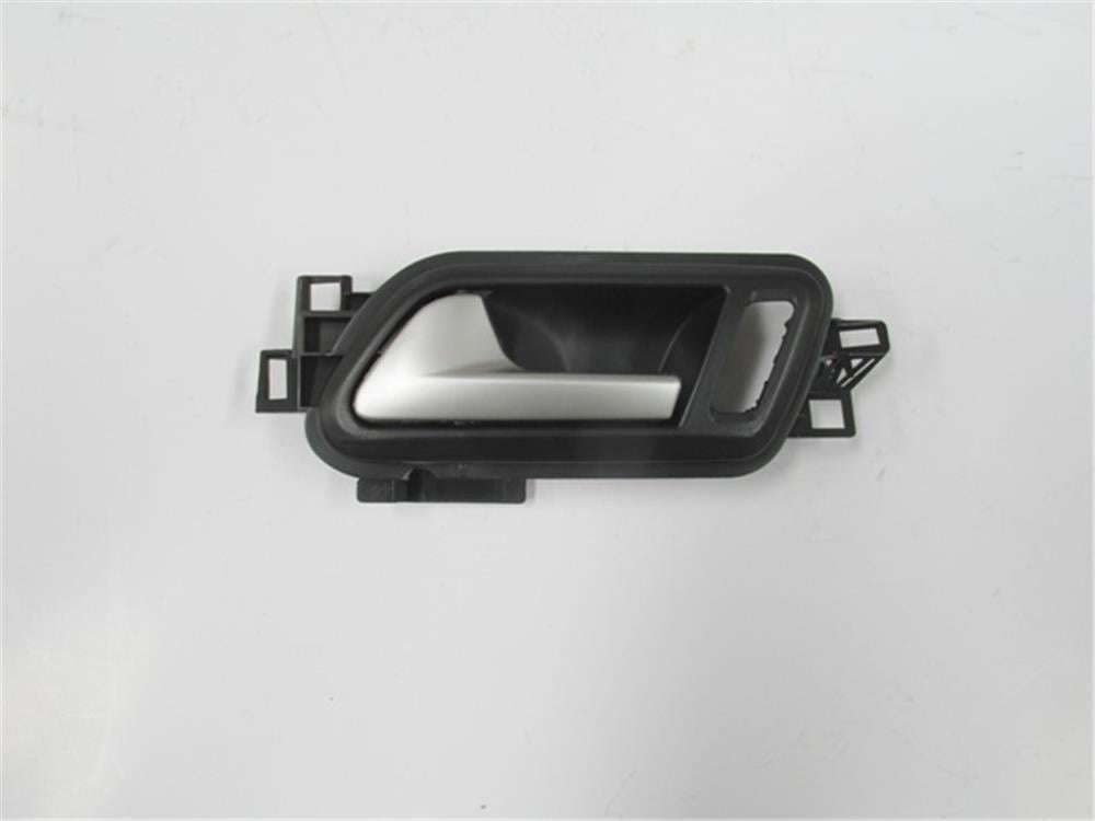 VOLKSWAGEN AMAROK- 2011-2016- ÖN KAPI İÇ AÇMA KOLU SOL TARAF (ELCEĞİ GÜMÜŞ ) 