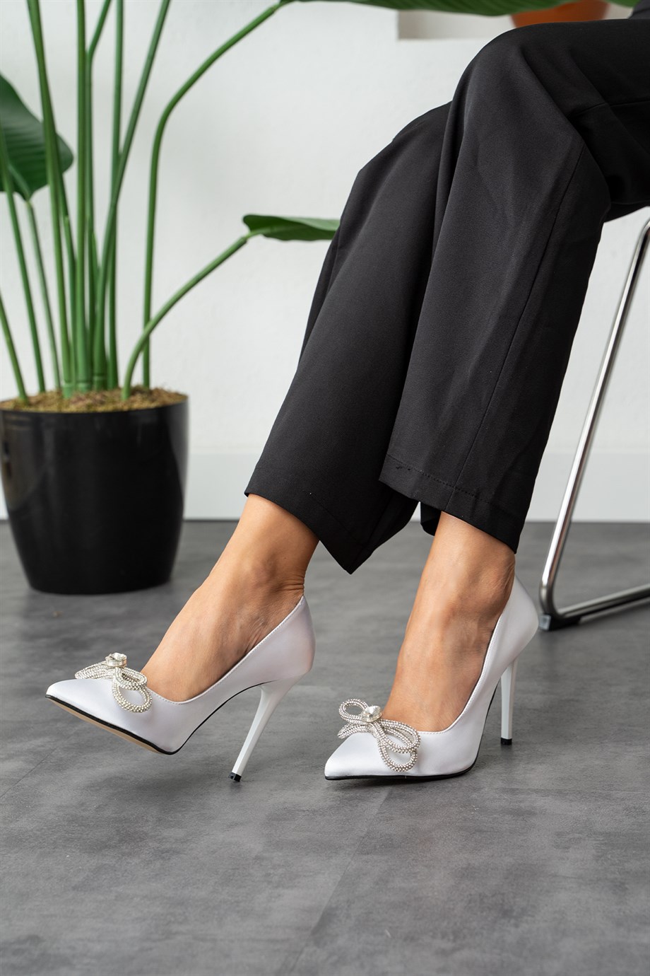 Pazzyonez RIBBON Saten İnci Kurdele Detay Kadın Beyaz Topuklu Ayakkabı
