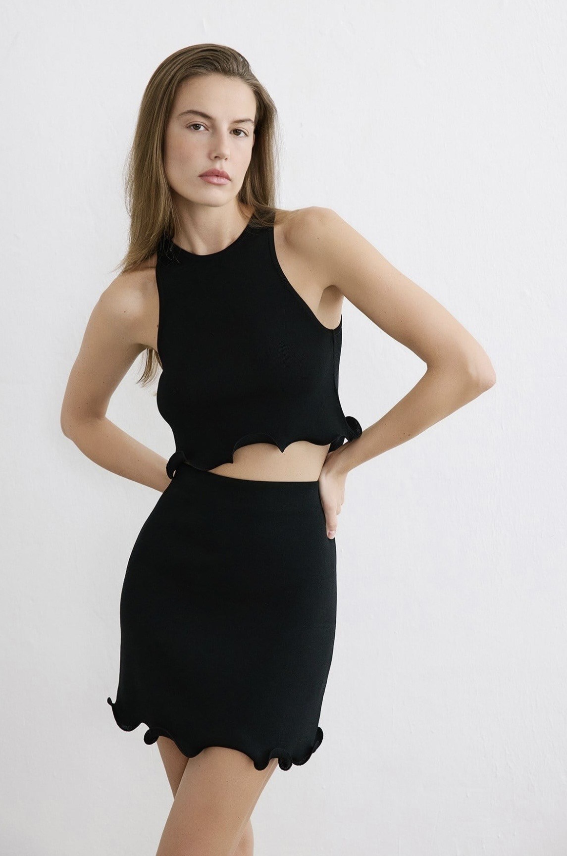 Bisiklet Yaka Kolsuz Siyah Crop Triko Bluz