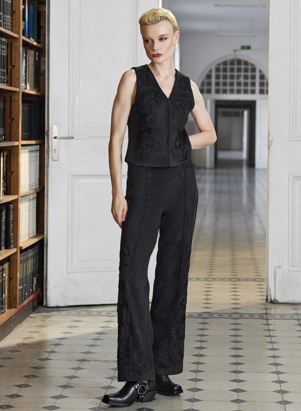 NAKIŞ DETAYLI SÜET PANTOLON