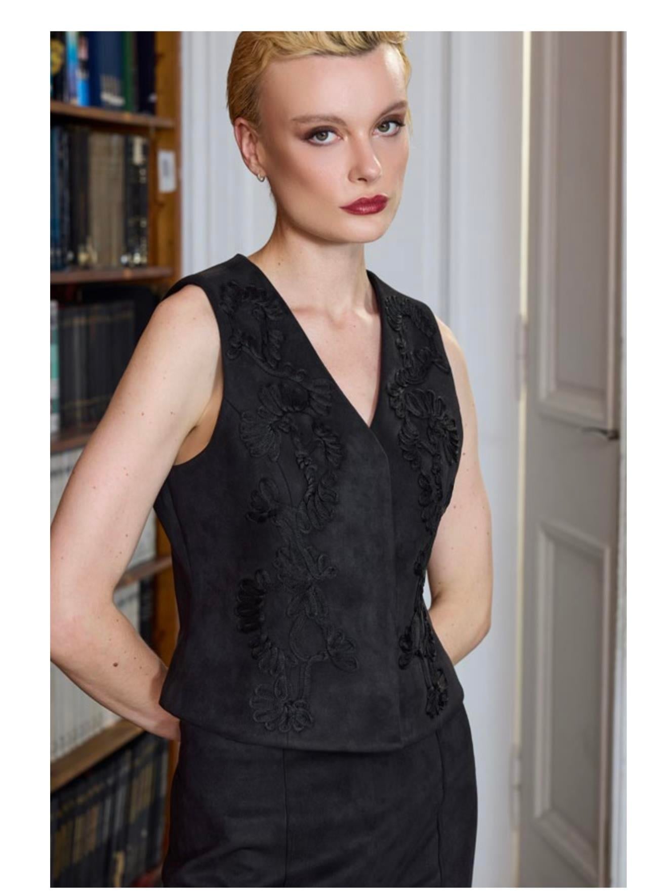 NAKIŞ DETAYLI SÜET YELEK