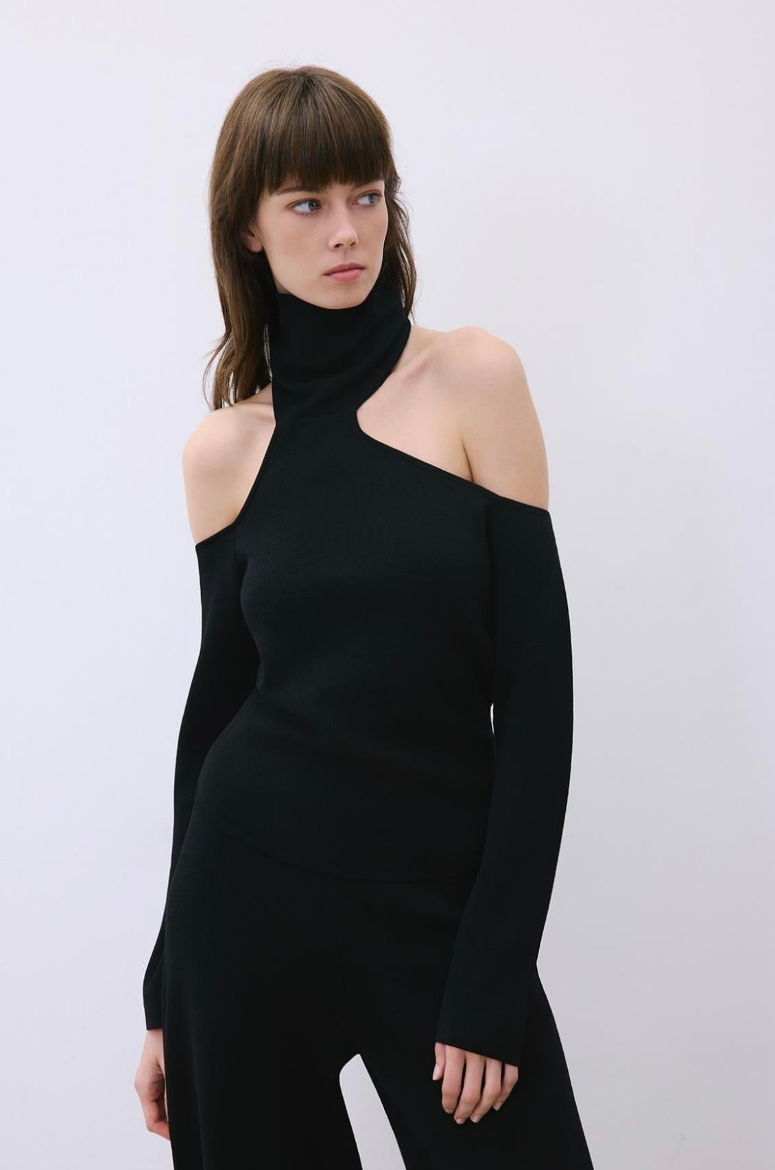 Omuz Dekolteli Balıkçı Yaka Siyah Triko Bluz