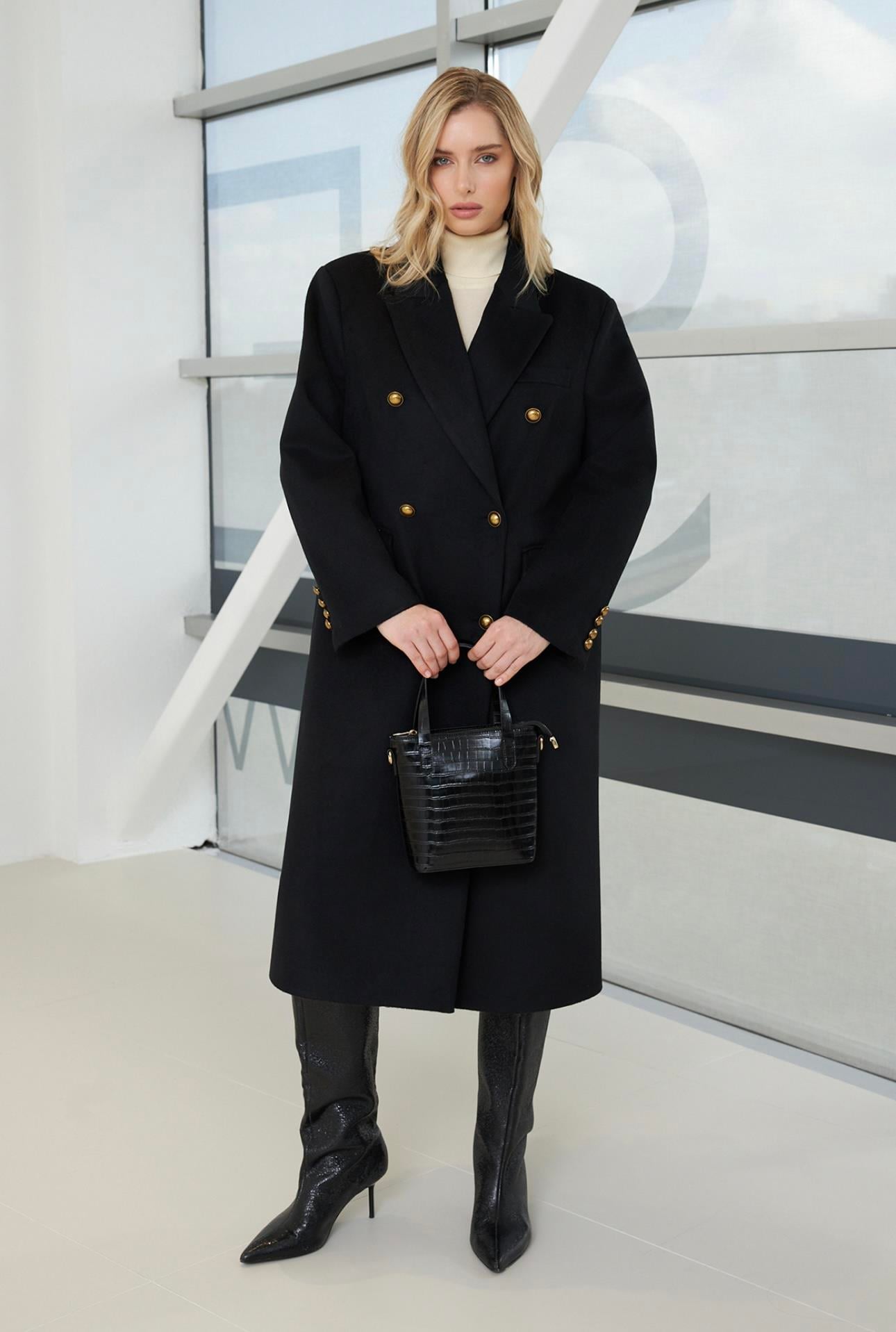 Siyah Düğme Ve Cep Detaylı Kaban