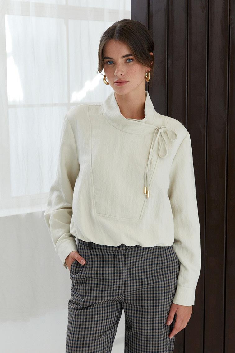 Yaka Bağcık Detaylı Taş Bluz