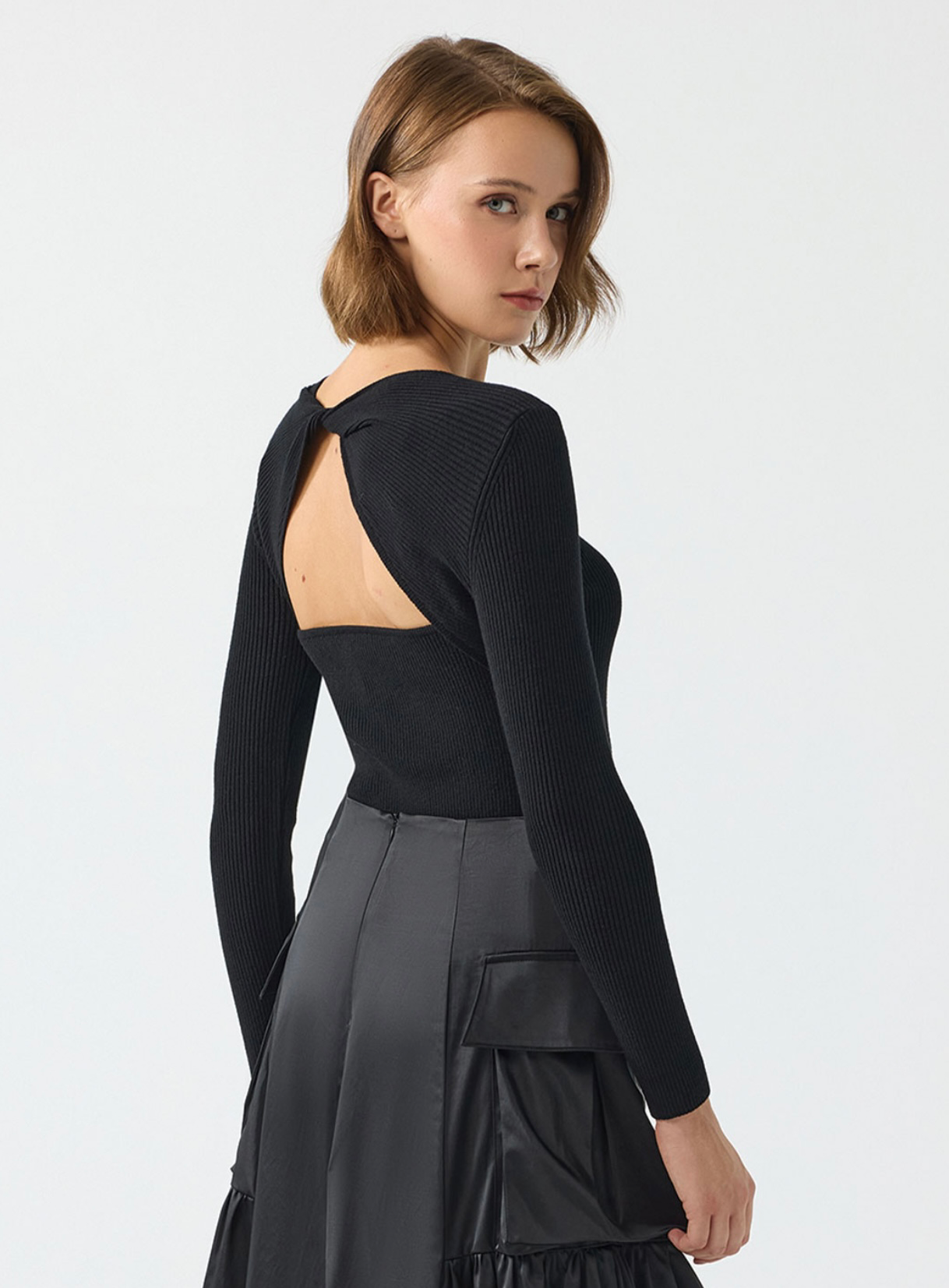 ARKASI PENCERELİ TRİKO