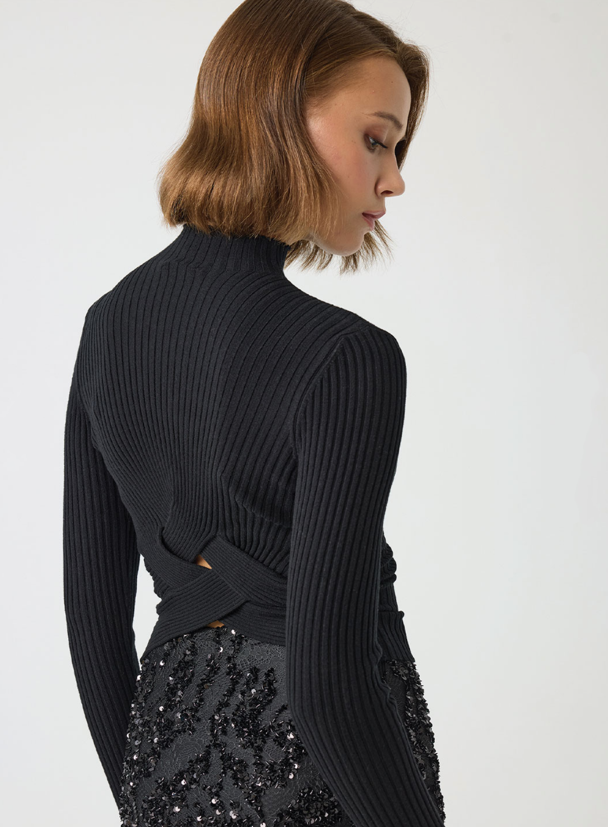 ÇAPRAZ BANT DETAYLI TRİKO