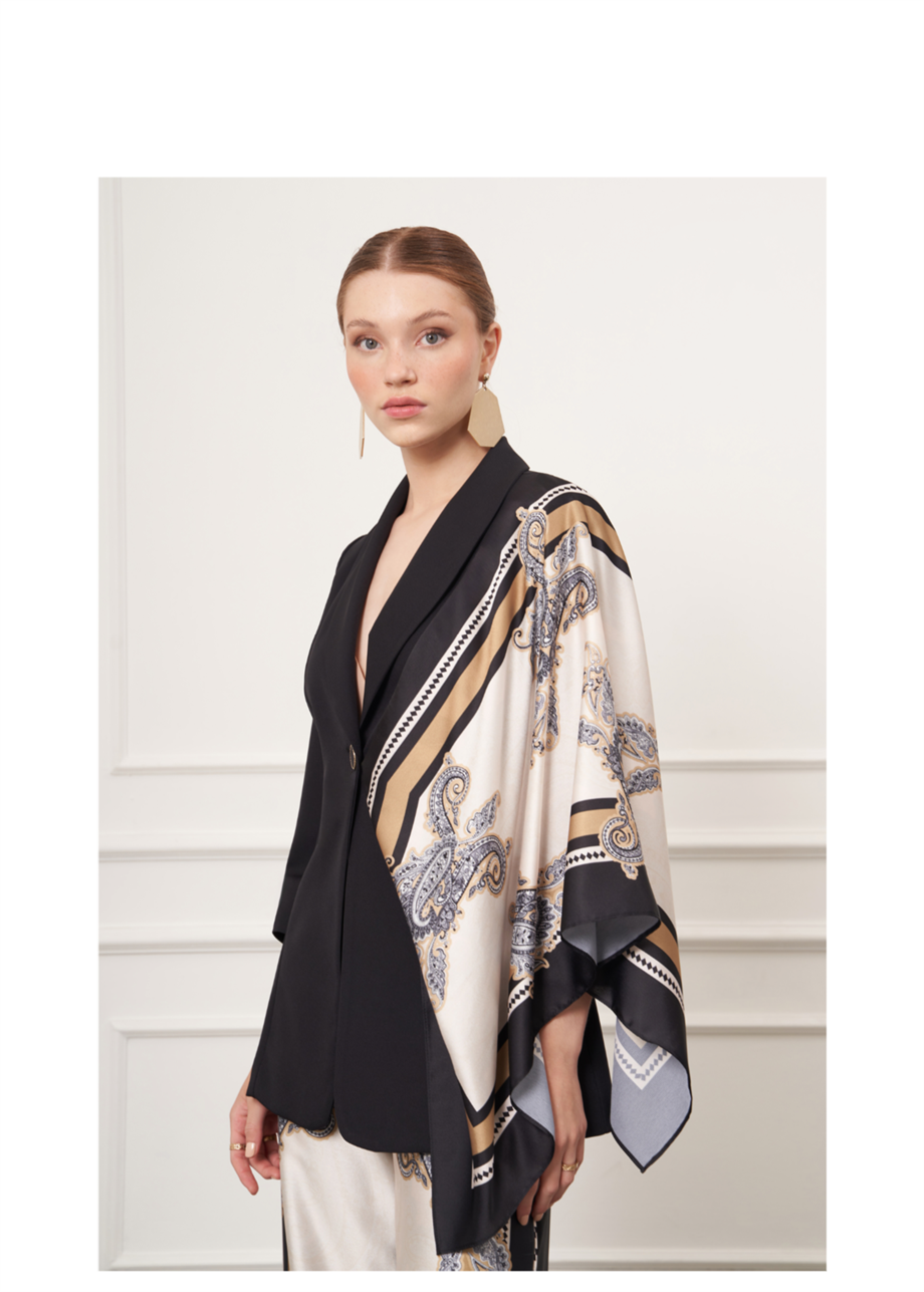 Desen Şal Detaylı Siyah Blazer Ceket