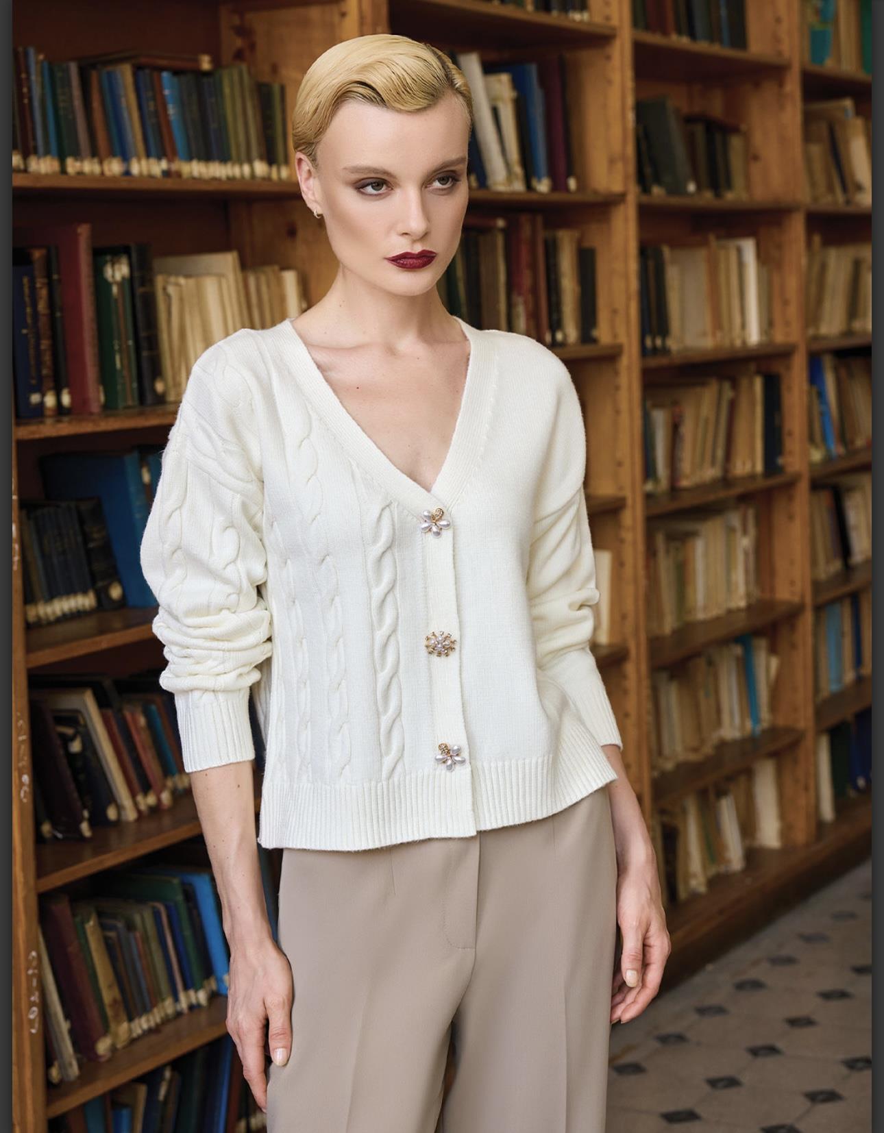 DÜĞME DETAYLI TRİKO HIRKA