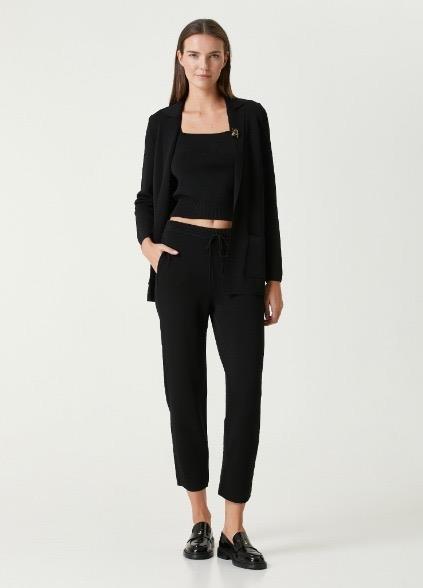 Kare Yaka Siyah Triko Crop Top 