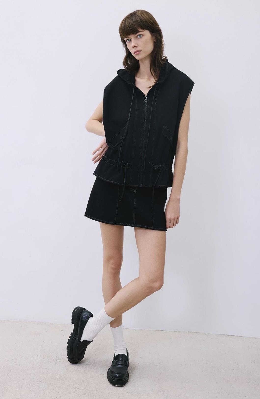 Kontrast Dikişli Mini Siyah Triko Etek