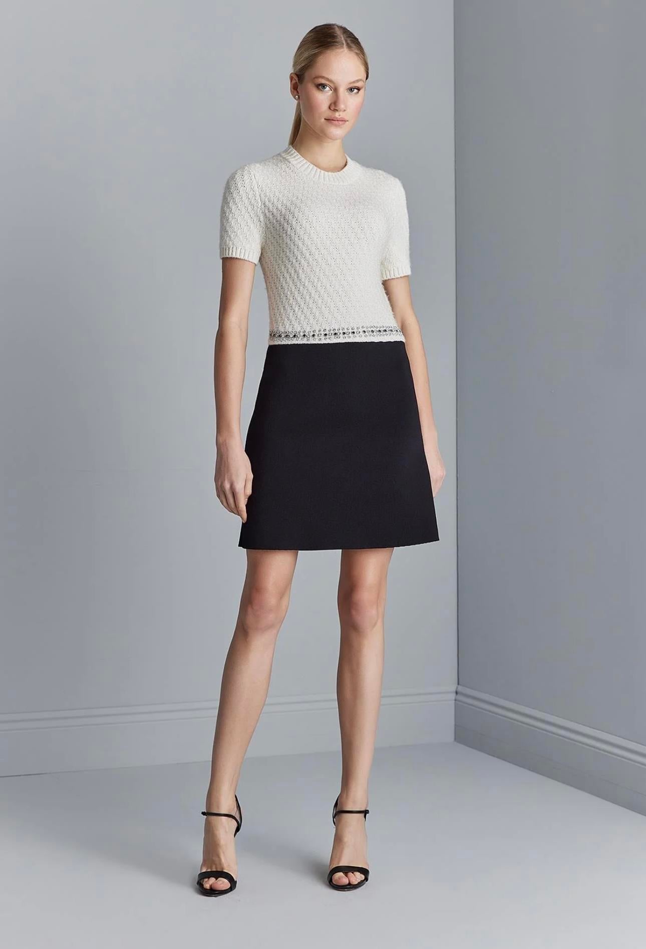 Şerit Taş Baskılı Ekru Siyah Triko Elbise