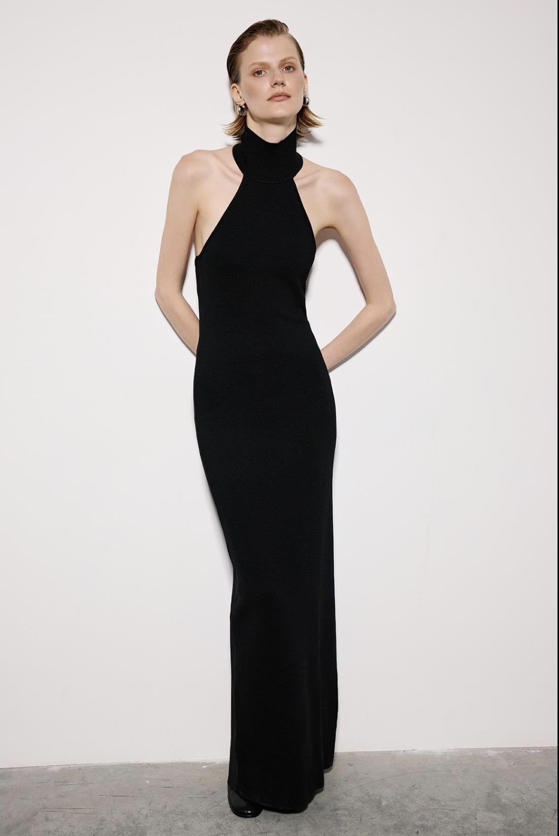 Sırt Dekolteli Siyah Uzun Triko Elbise