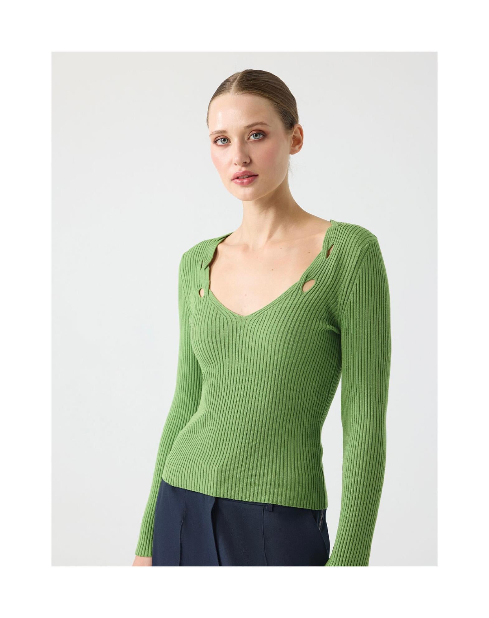 SIRTI V DETAYLI TRİKO