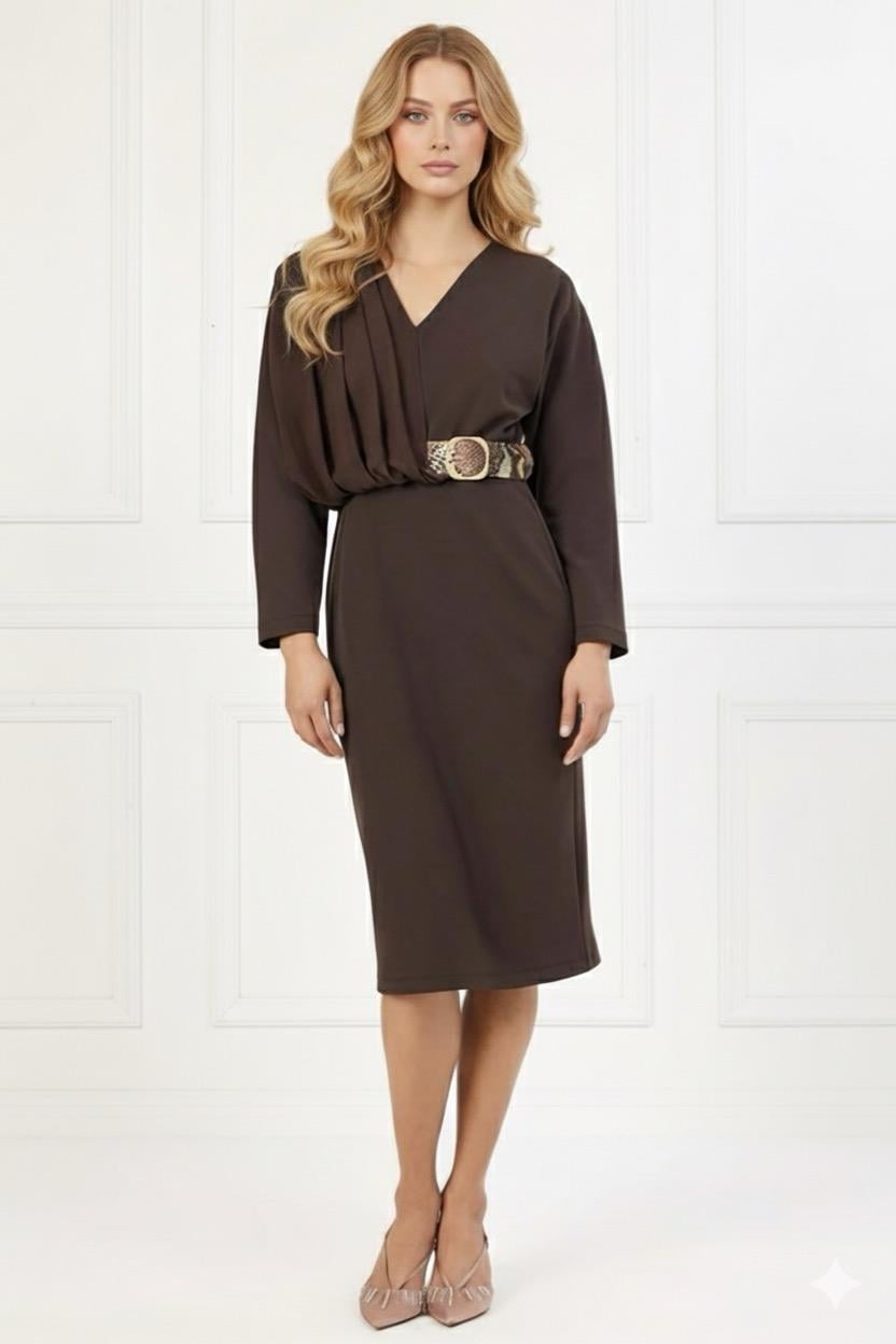 V yakalı yılan derisi efekti kemerli elbise