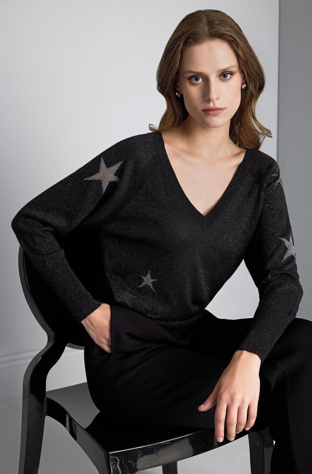 Yıldız Baskılı V Yaka Siyah Triko Kazak