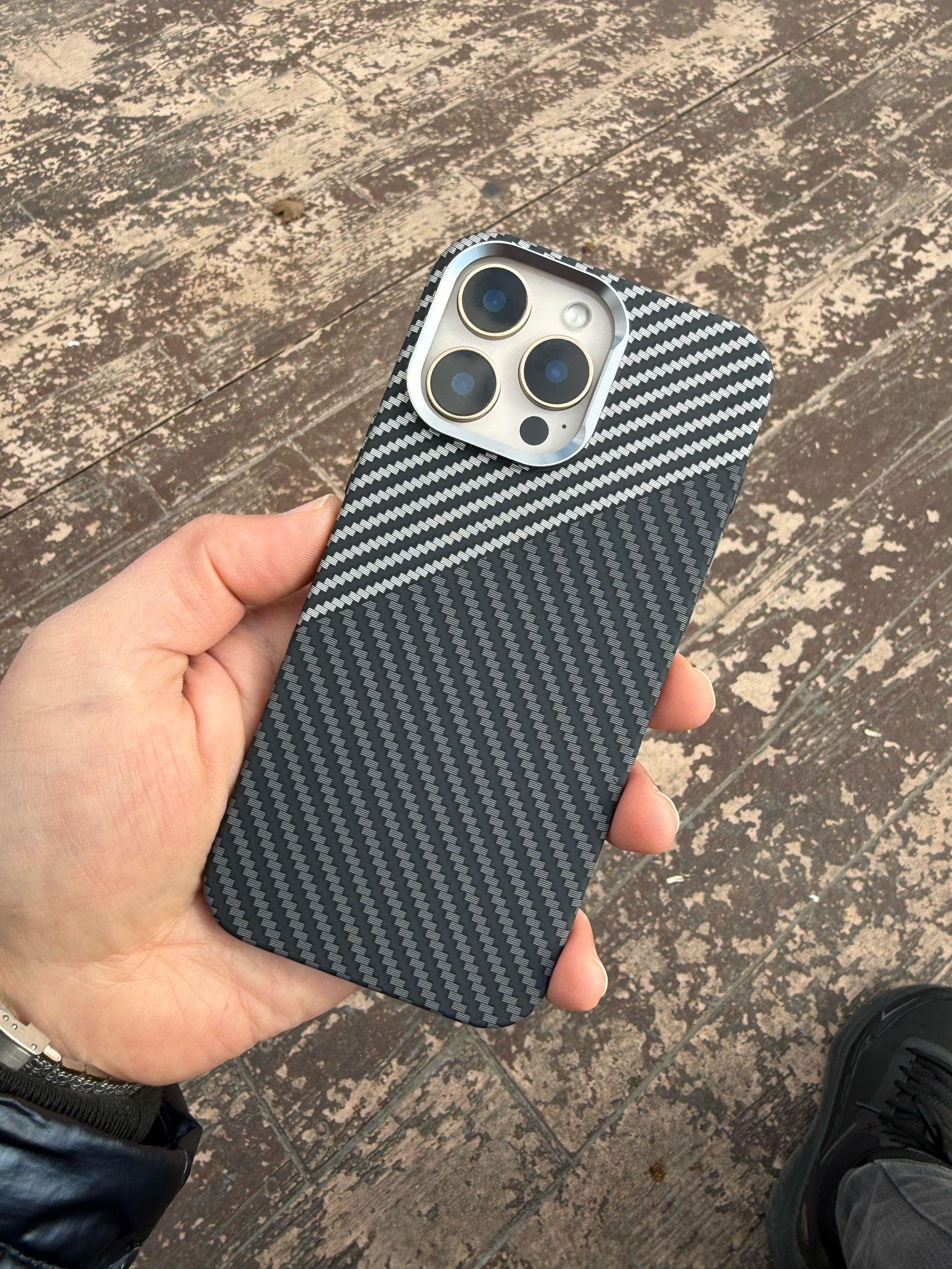 Çizgi Desenli Sert Karbon Magsafe Özellikli Telefon Kılıfı