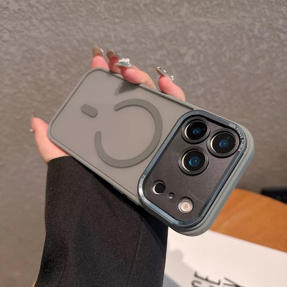 Crystal Shield MagSafe Kamera Korumalı Şeffaf Kılıf Gri Renkli