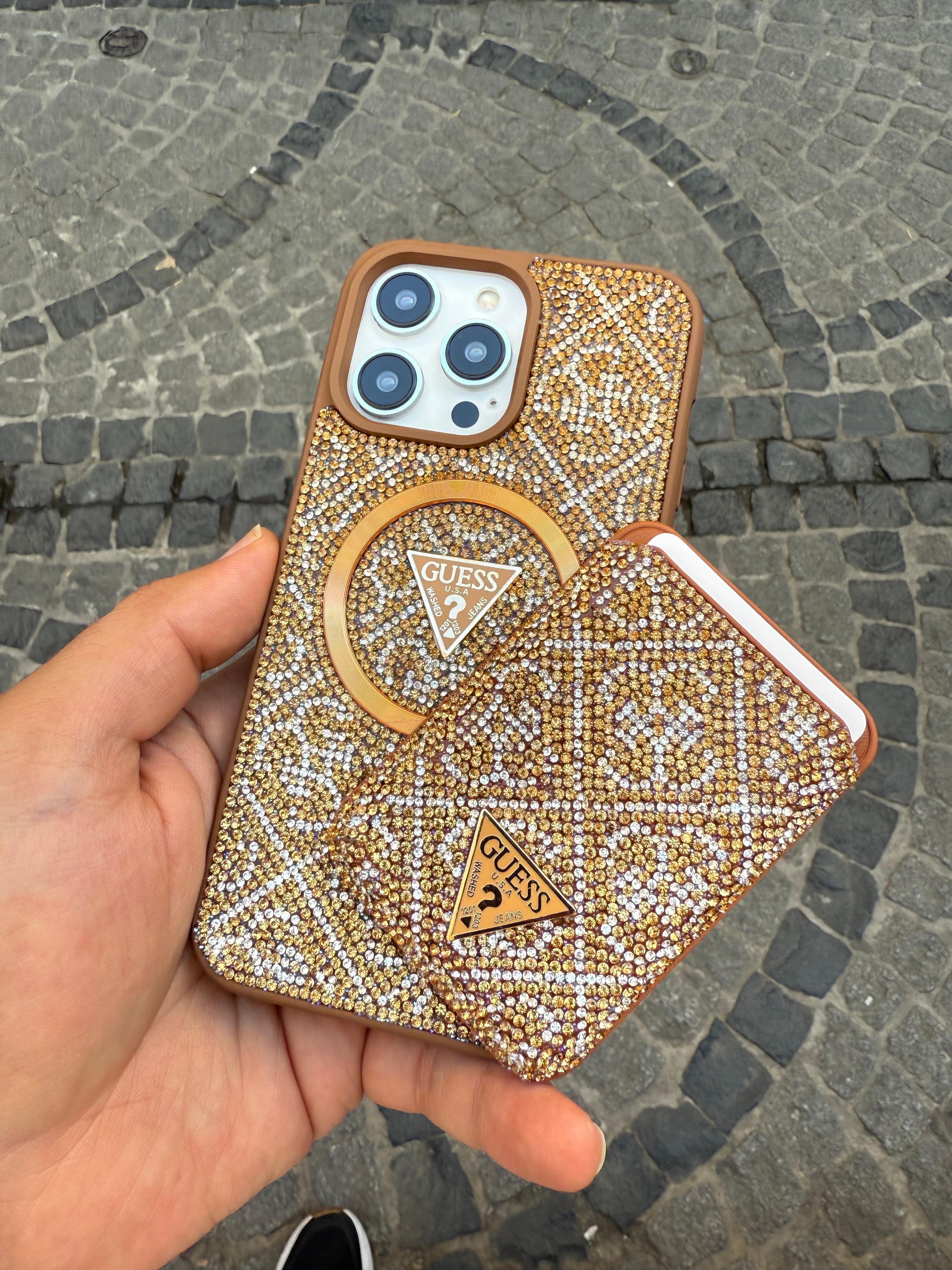 Guess Taşlı Kartlıklı Magsafe Özelikli Kartlıklı  ÇÖL TİTANYUM renk Telefon Kılıfı