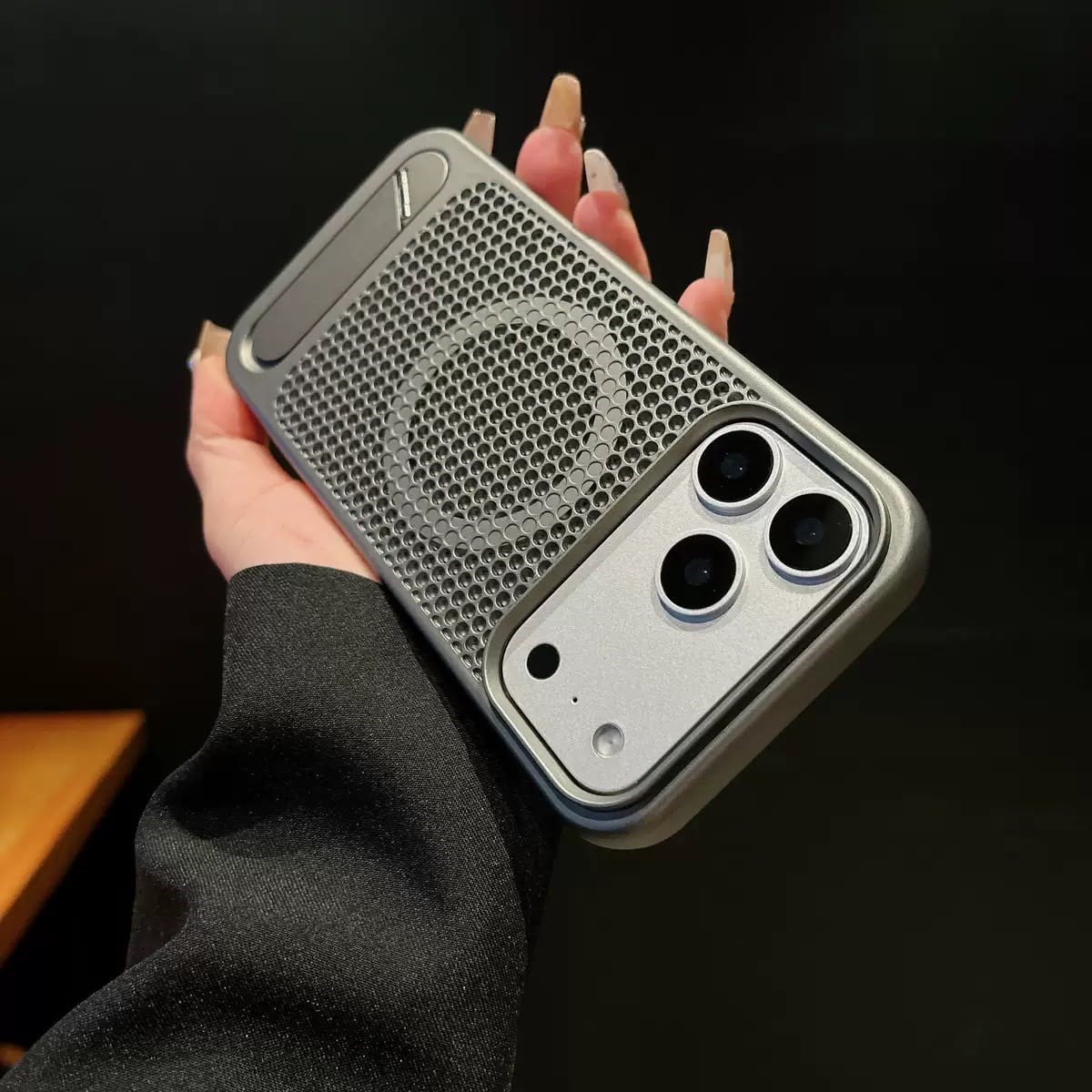 Honeycomb Petek Desenli Standlı Kılıf Titanyum Renkli